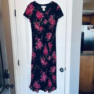 Jessica Howard Size 16 Black floral maxi dress.